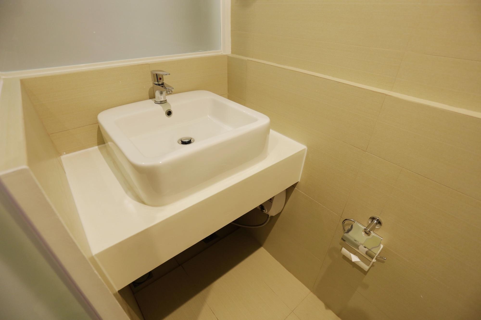Go Hotels Timog Кесон-Сіті Екстер'єр фото