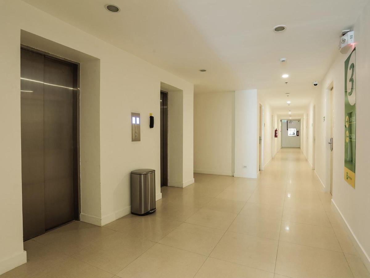 Go Hotels Timog Кесон-Сіті Екстер'єр фото