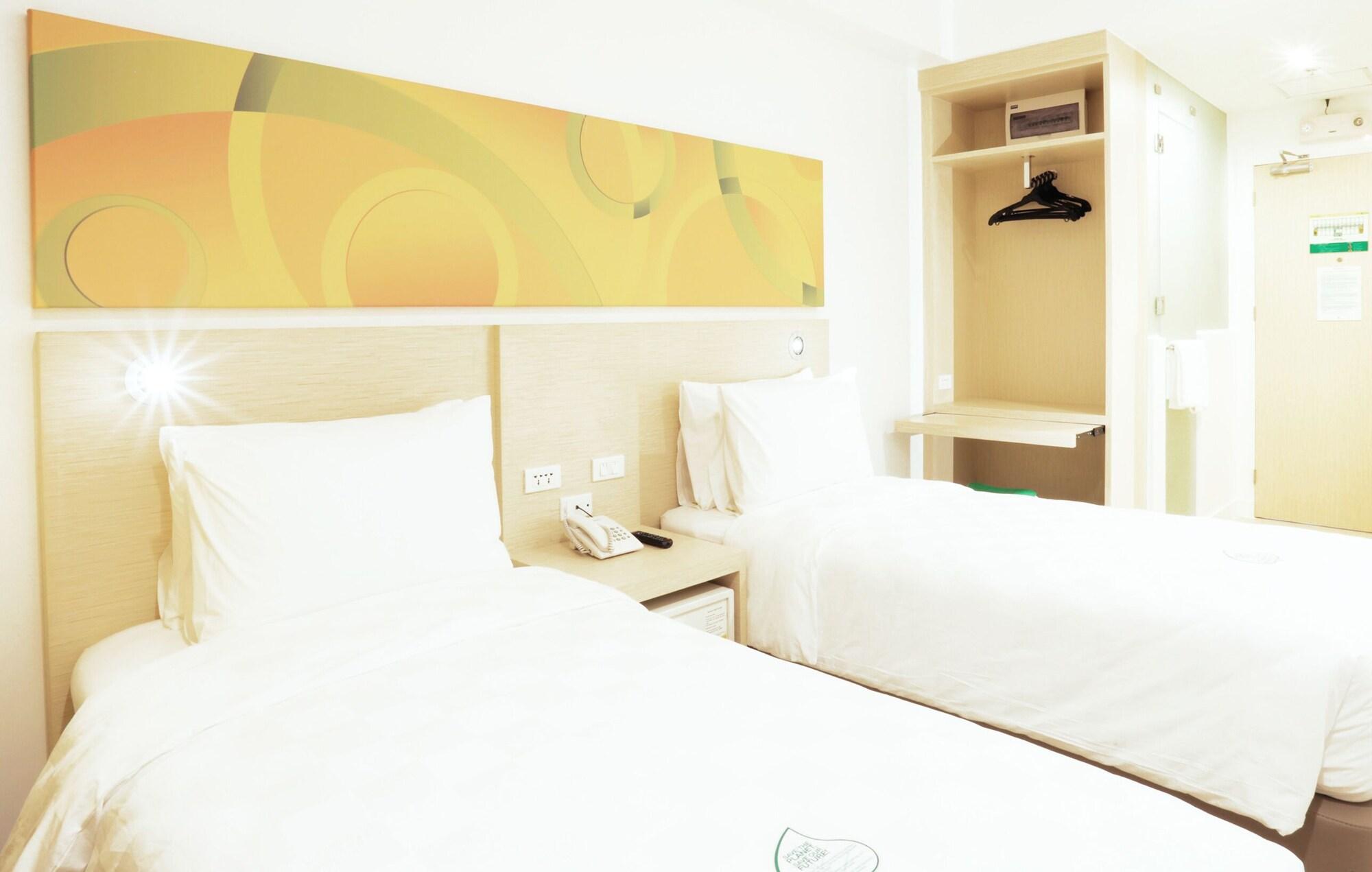 Go Hotels Timog Кесон-Сіті Екстер'єр фото